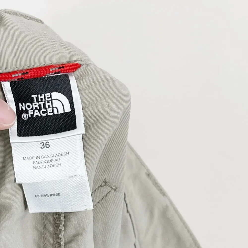 The North Face Mens Size 36 Cream Hiking Cargo Shorts Beige Nylon Pockets